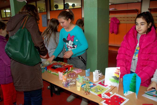 Karácsonyi vásár a Zmaj iskolaában 2015. december 22. képek
